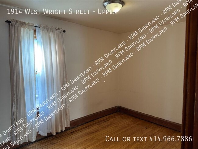 Building Photo - Classic 2-Bedroom Apartment with Old-World...