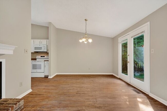 Building Photo - Beautifully Home with Large Backyard & 2-Car Garage in York Subdivision