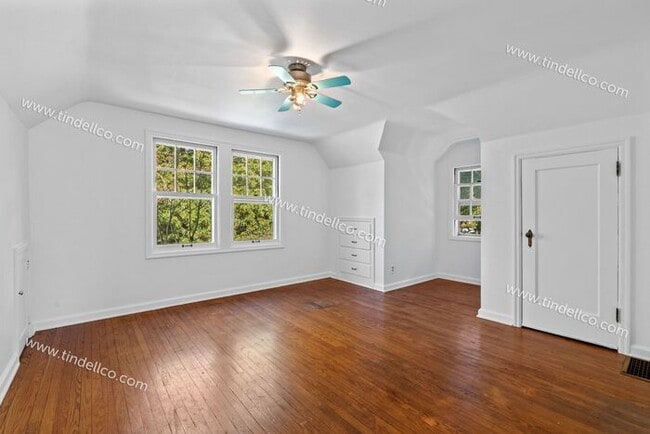 Building Photo - Three Bedroom Cape Cod with Yard in Highly...
