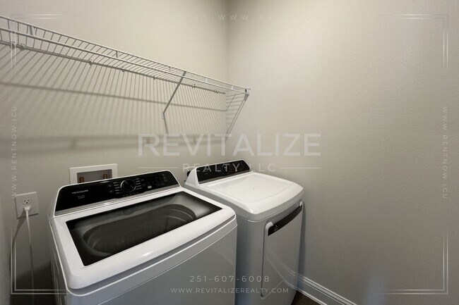 Building Photo - Charming 4BR/2BA Home in Hadley Village – Modern Comfort & Style!