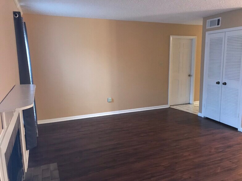 Building Photo - 3655 Haughton Ln