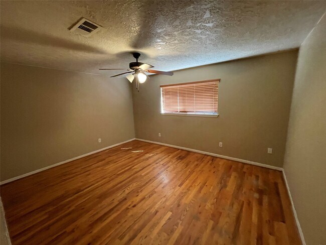 Building Photo - 181 Greenleaf Ln