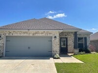 Building Photo - 3 Bedroom, 2 bathroom in Twin Beech Estate...