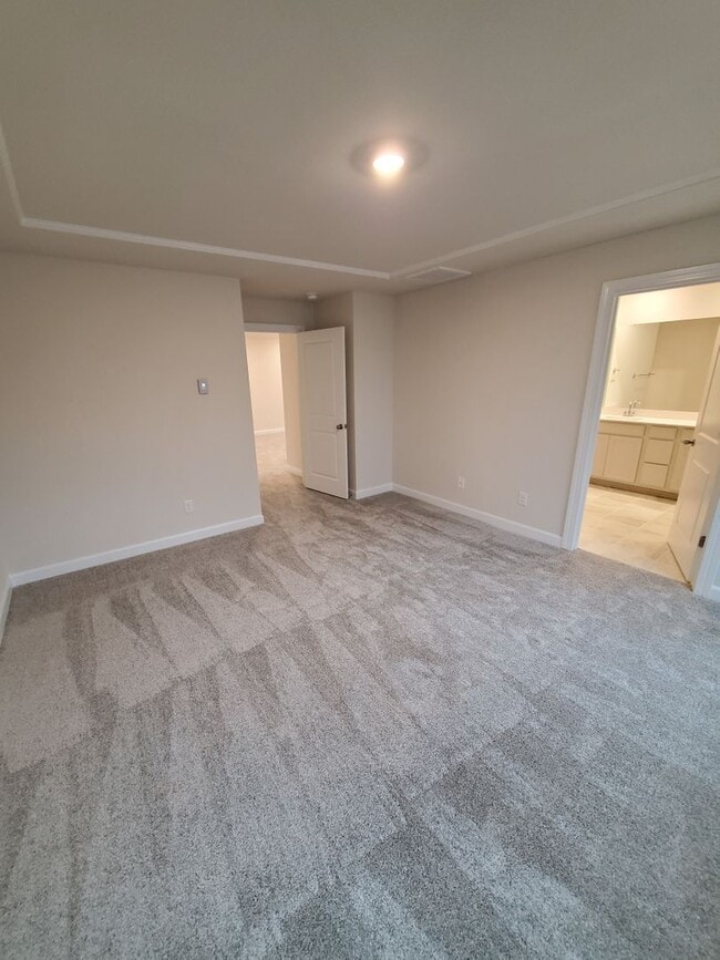 Building Photo - Beautiful Home in Huntersville