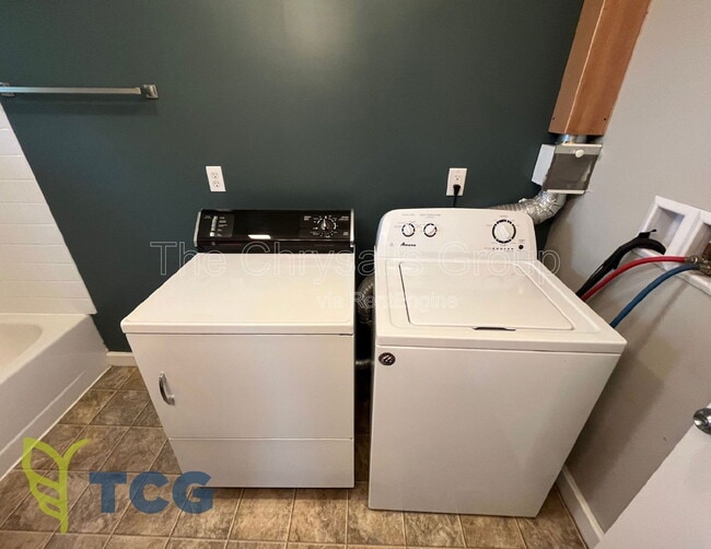 Building Photo - 1400 Kansas St