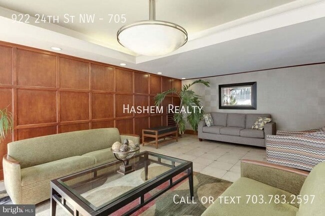 Building Photo - 922 24th St NW