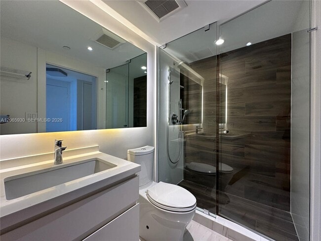 Building Photo - 251 Crandon Blvd