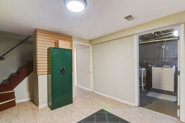 Building Photo - 4451 N Tripp Ave