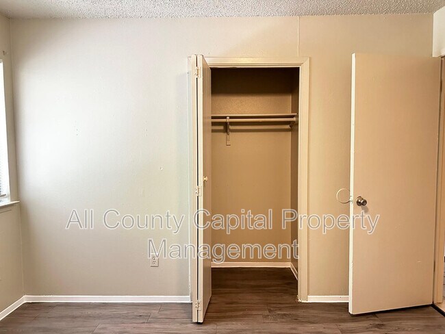Building Photo - 1102 Hickory Grove Dr