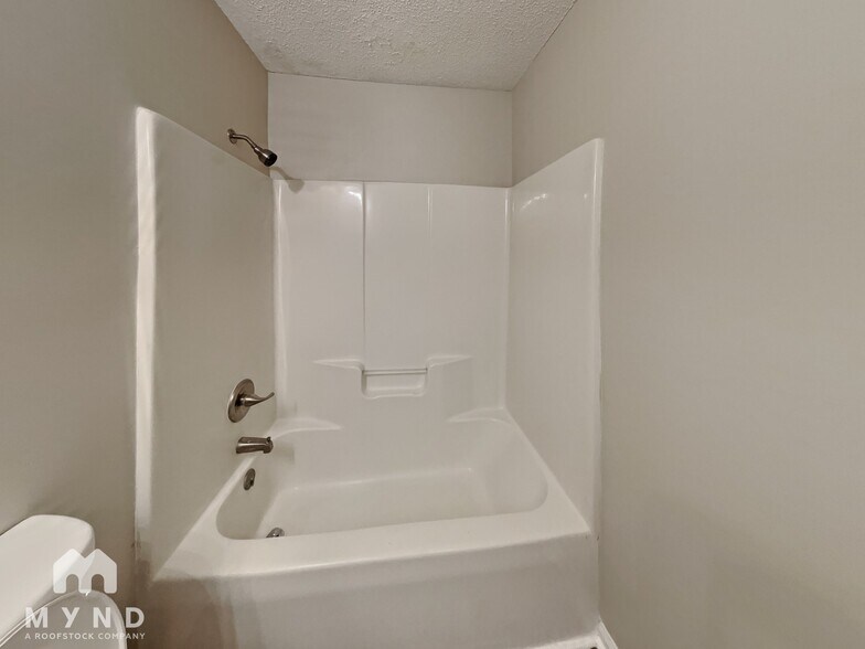 Building Photo - 150 Single Oak Dr