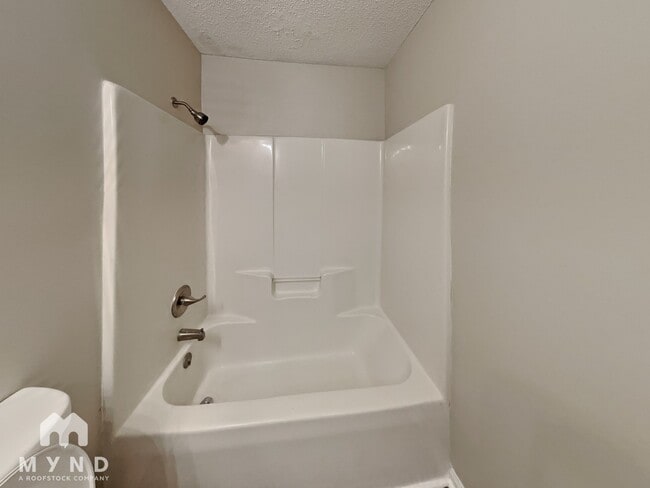Building Photo - 150 Single Oak Dr