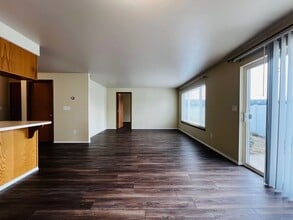 Building Photo - pl100