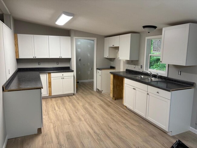 Building Photo - 104 Patricia Ann Dr