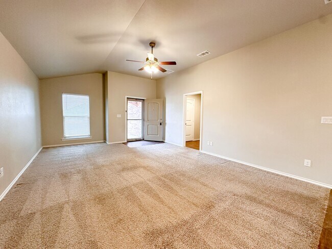 Building Photo - 3/2/2 Home in Windstone!