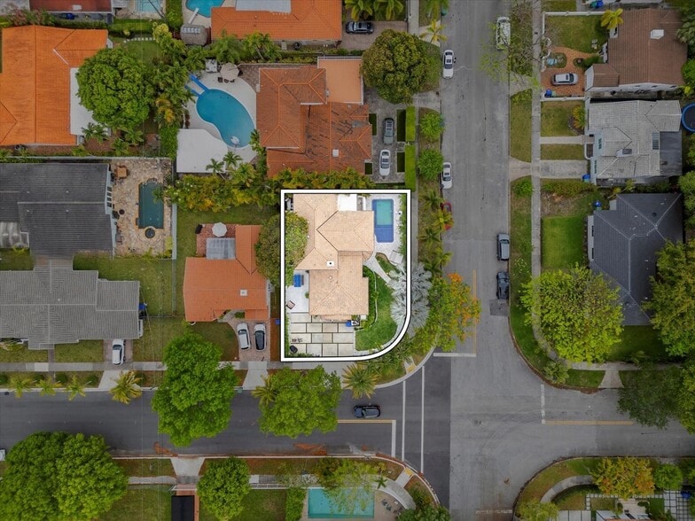 Building Photo - 825 SW 23rd Rd