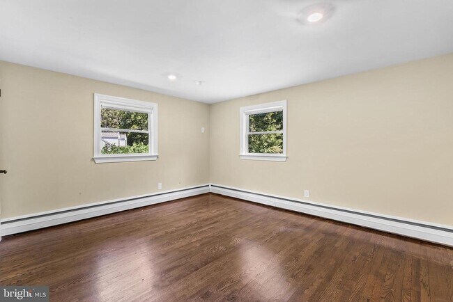 Building Photo - 749 Bair Rd