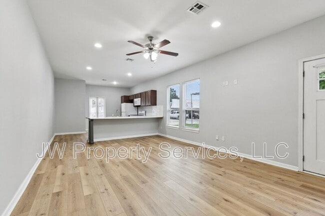 Building Photo - 3701 Derbigny St