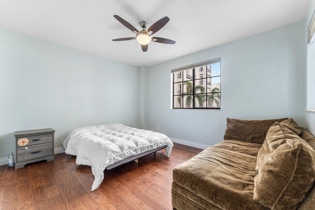 Building Photo - 233 S Federal Hwy