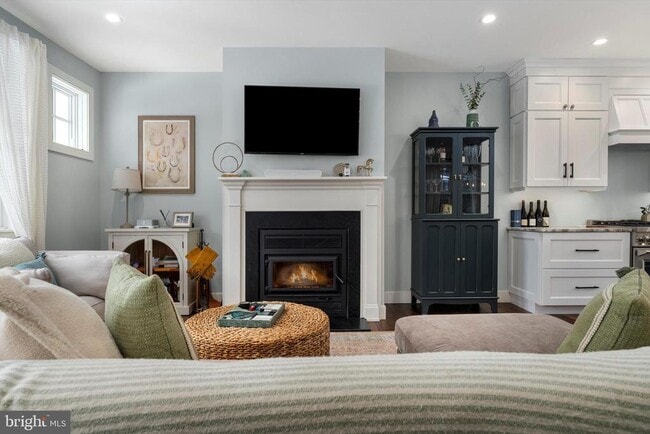 Building Photo - 3741 River Rd