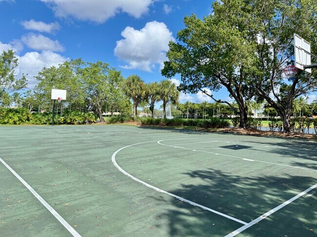 Building Photo - 1366 Crossbill Ct