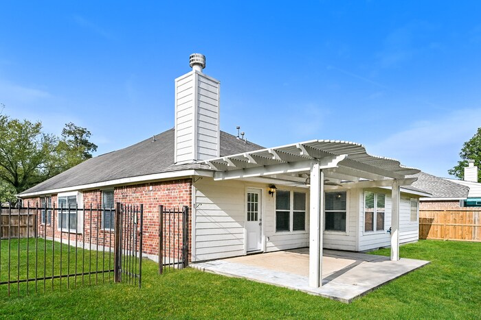 Building Photo - 15207 Bentridge Dr
