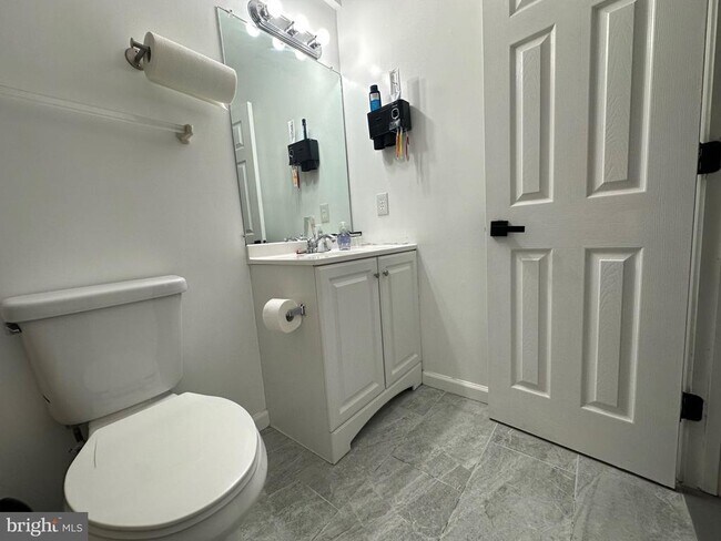 Building Photo - 12103 Salemtown Dr