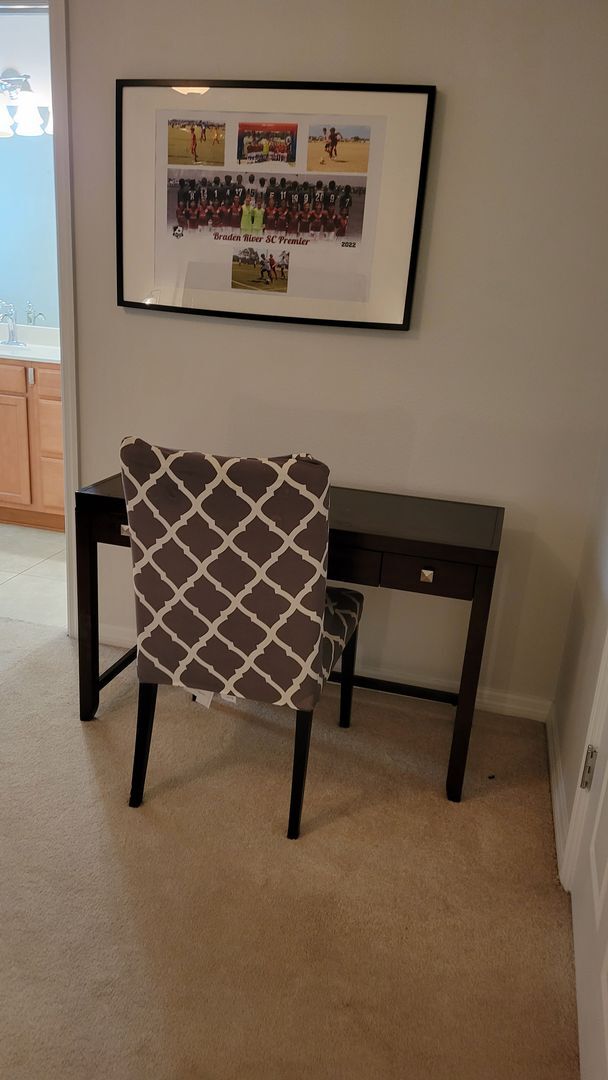 Building Photo - SEASONAL ONLY  3 bedroom, 2 1/2 bath townhome off University Parkway with water view