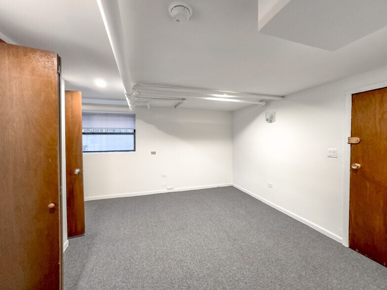 Building Photo - 3024 N Halsted St