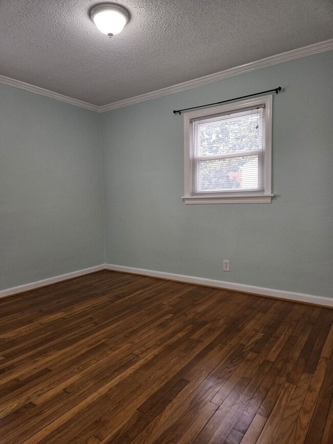 Building Photo - Move In Ready!