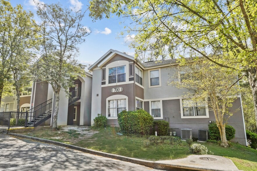 Primary Photo - Glen Oaks Apartments