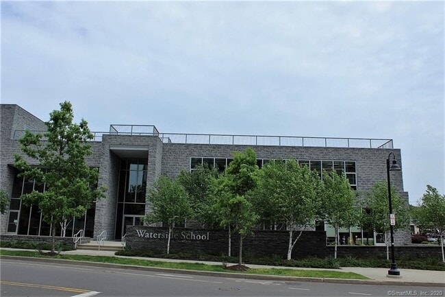 Building Photo - 13 E Walnut St