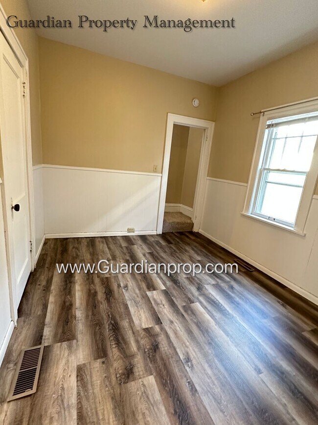 Building Photo - South Minneapolis SFH, Fenced Yard, 1 Car Garage, Dishwasher, Laundry, October Availability