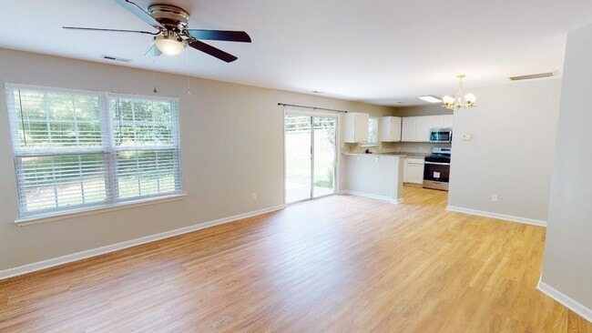 Building Photo - Recently Renovated Single Family Home in t...