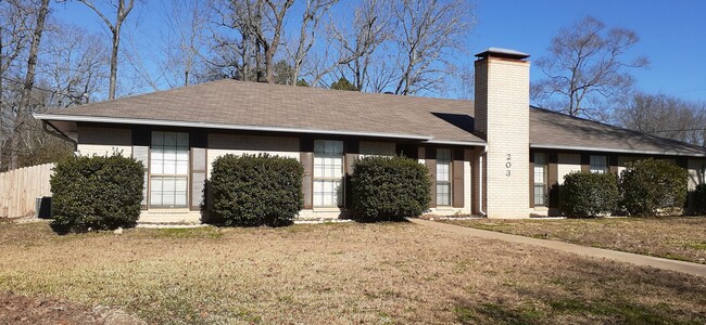 Primary Photo - Lovely 4 Bedroom, 2 Bath Home in Whitehouse!