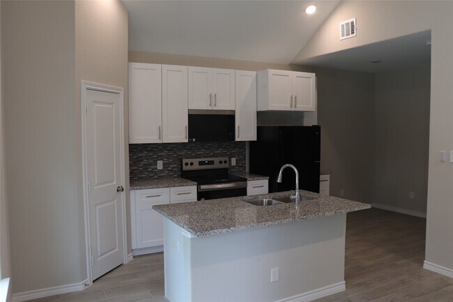 Building Photo - 9810 Arbor Oak