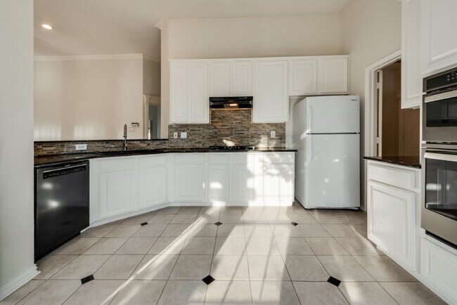 Building Photo - Beautiful 3-2 on unbelievable corner lot w...