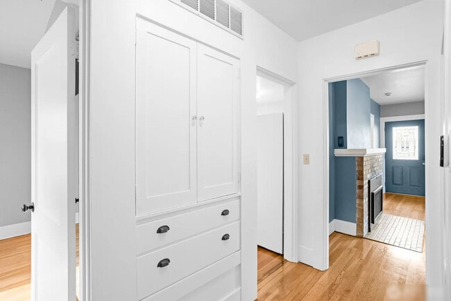 Building Photo - 8 Newell St