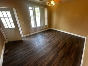 Building Photo - 1106 Olive St