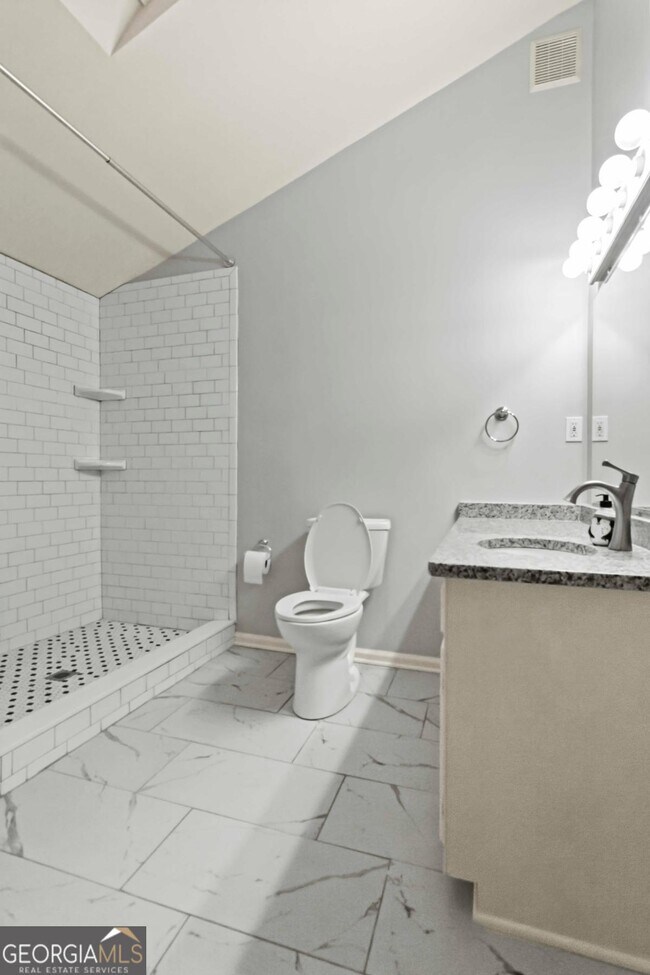 Building Photo - 2312 Wayside Dr