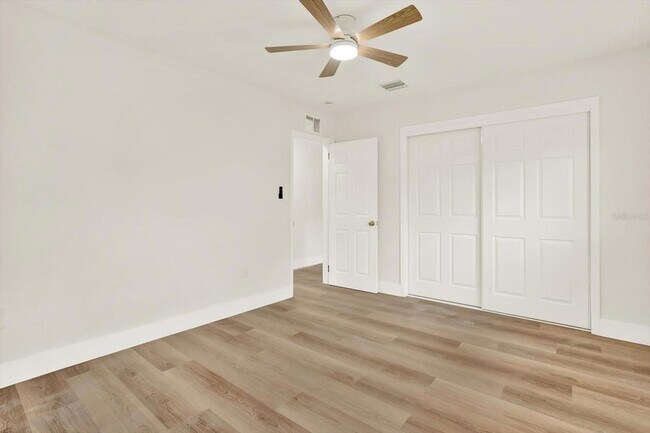 Building Photo - 5543 Gulf Dr