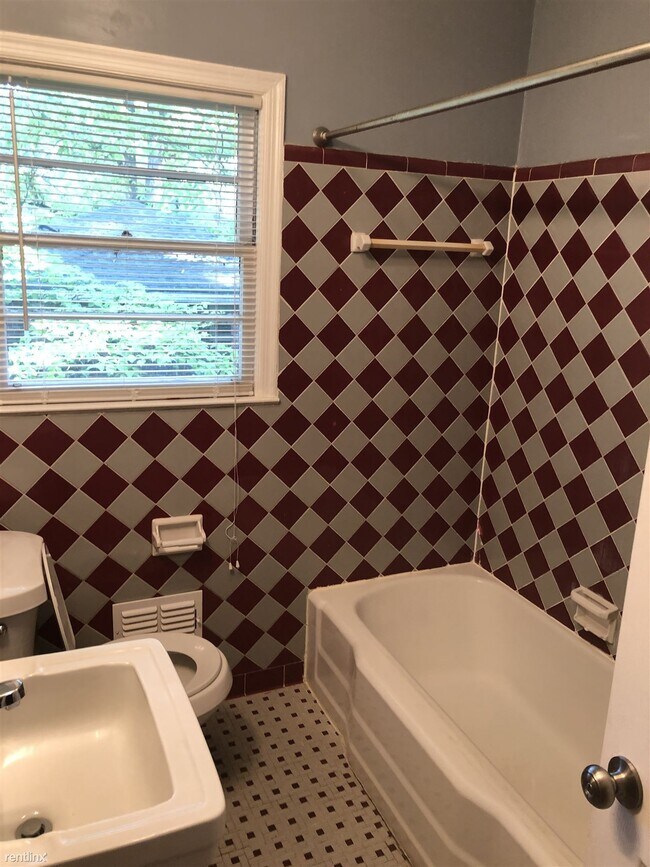 Building Photo - 3 br, 1 bath House - 2550 Graywall Street