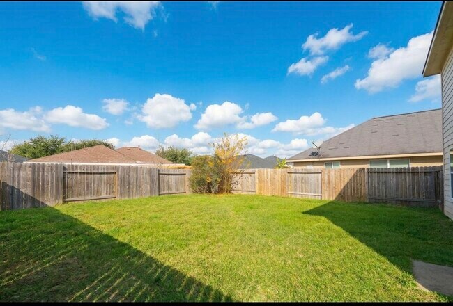 Building Photo - 21611 Falvel Misty Dr