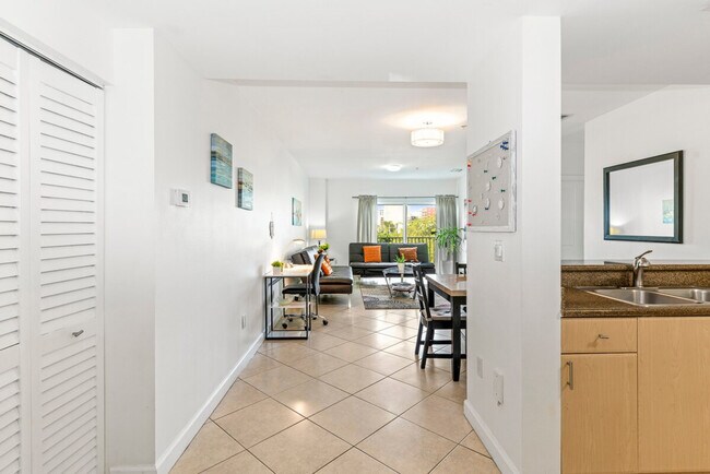 Building Photo - 3219 SW 23rd Terrace