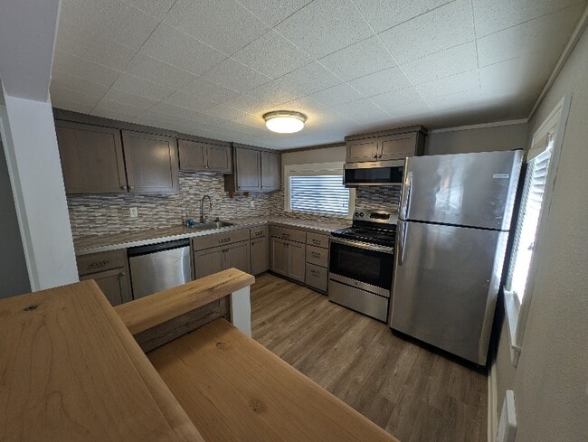 Building Photo - 12995 NE Carl Rd