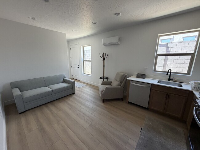 Building Photo - 625 S Savio Dr