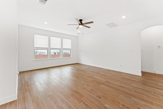 Building Photo - 201 Bristlecone Bend