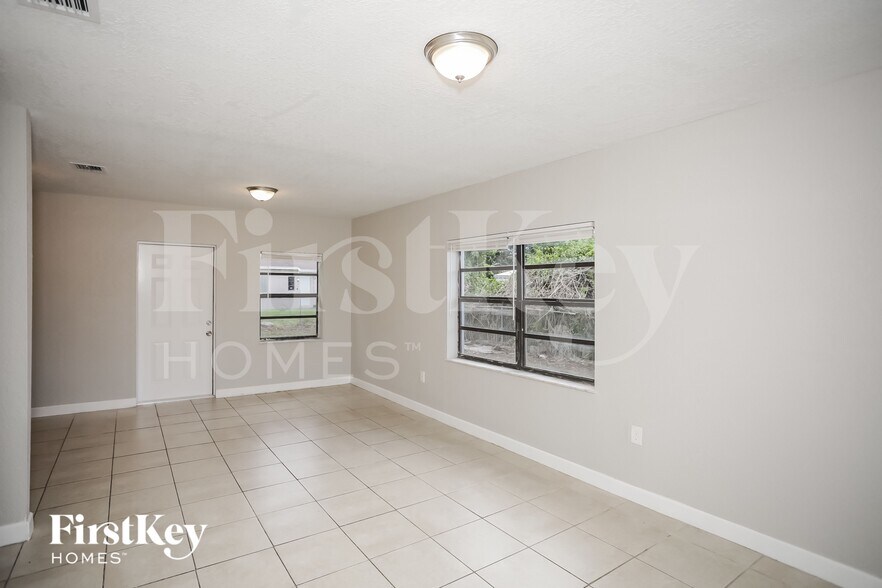 Building Photo - 14640 Tyler St