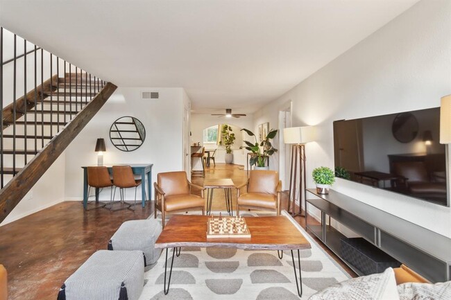 Building Photo - 1501 Rockdale Cir