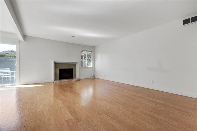 Building Photo - Three bedroom Carmel Home near ocean - Early May