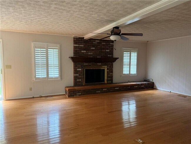 Building Photo - 2580 Buford Dam Rd